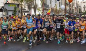 Corredores en la salida de la Media Maratón de Melilla