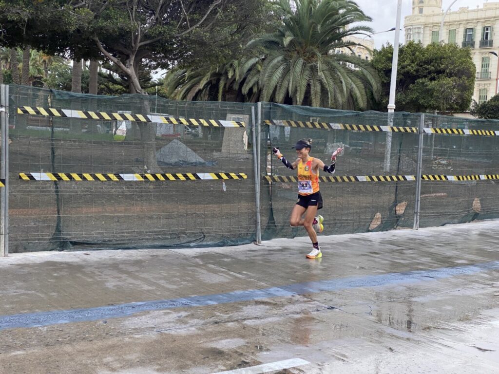 Atleta Gema Cima corriendo en la Media Maratón de Melilla
