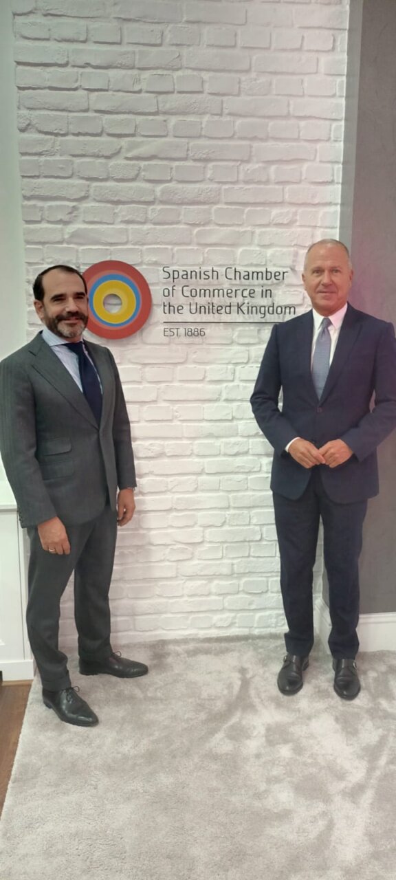Encuentro entre Miguel Marín y representantes de empresas de consultoría en Londres.