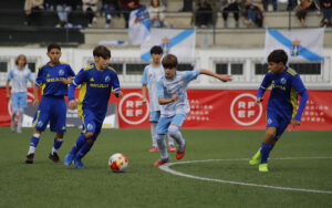 Jugadores de fútbol en un partido entre Melilla y Galicia