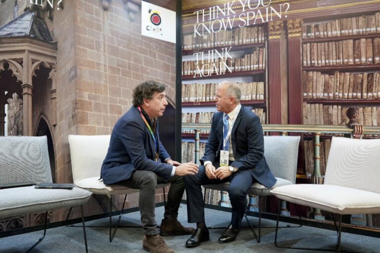 Reunión en la Feria Internacional del Turismo de Londres con representantes del sector.