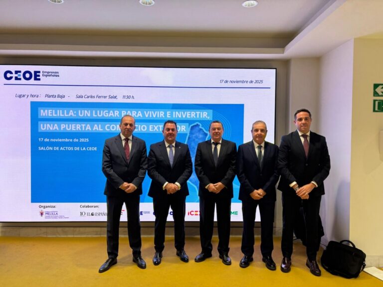 Representantes en el foro de Melilla sobre inversión y comercio exterior.