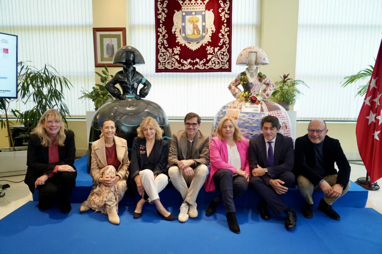 Presentación de las Meninas gigantes en Madrid con artistas y autoridades