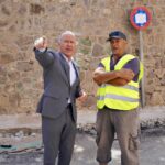 Miguel Marín discutiendo sobre construcción de viviendas sociales