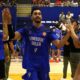 Jugadores del equipo Enrique Soler celebrando en la cancha de baloncesto