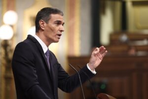 Pedro Sánchez hablando en el Parlamento sobre el registro de objetores al aborto
