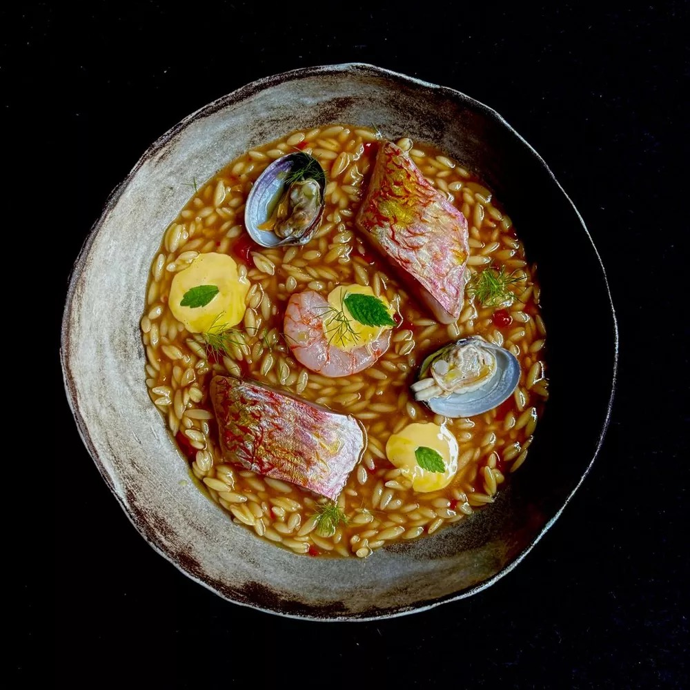 Plato de orégano con mariscos y pescado en Per Se Bistró