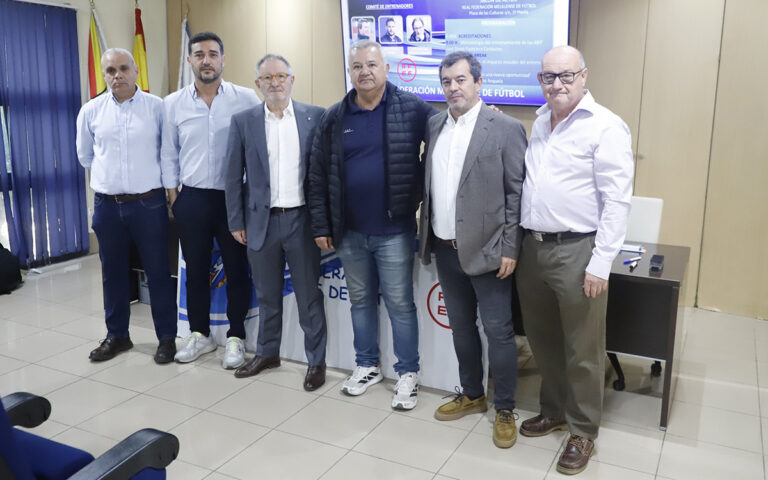Ponentes en jornada de actualización para entrenadores de fútbol en Melilla
