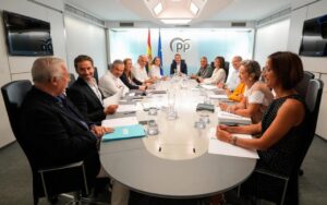 Reunión del Comité de Dirección del PP en Melilla con varios miembros presentes.