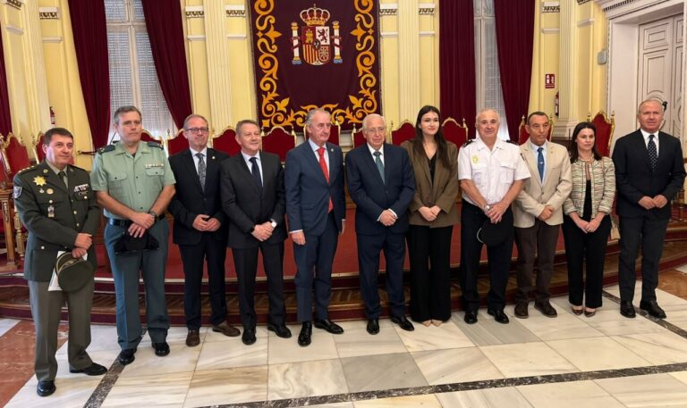 Miembros del ICOMME en la presentación del nuevo código deontológico en Melilla