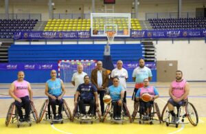 Jugadores del Melilla Baloncesto en Silla de Ruedas durante el entrenamiento
