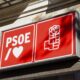 Cartel del PSOE con un corazón y una rosa en la mano