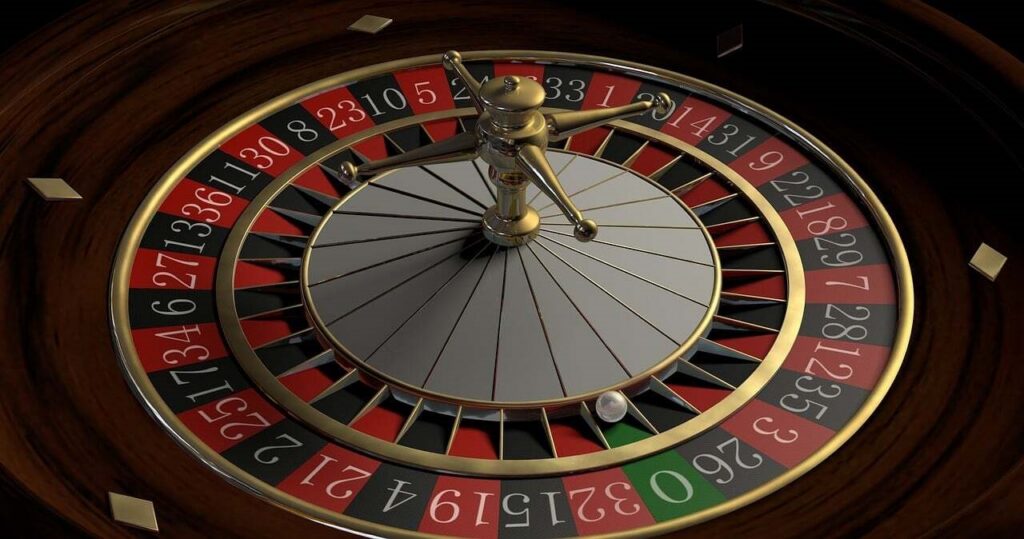 Ruleta de casino con números rojos y negros en la mesa