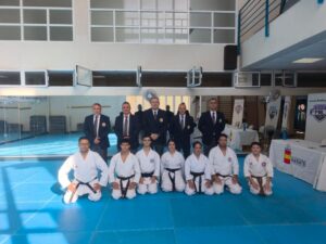 Siete karatecas melillenses posando tras exámenes de cinturón negro