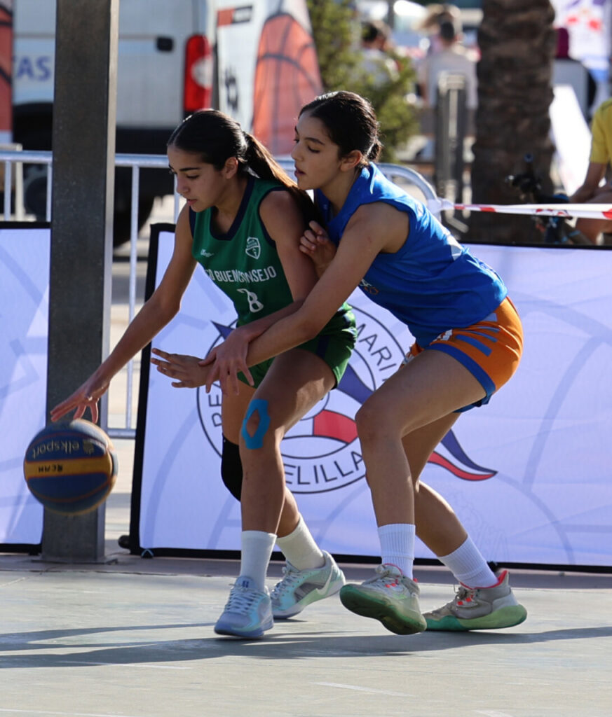 Jugadoras compitiendo en el II Torneo 3x3 del RCMM