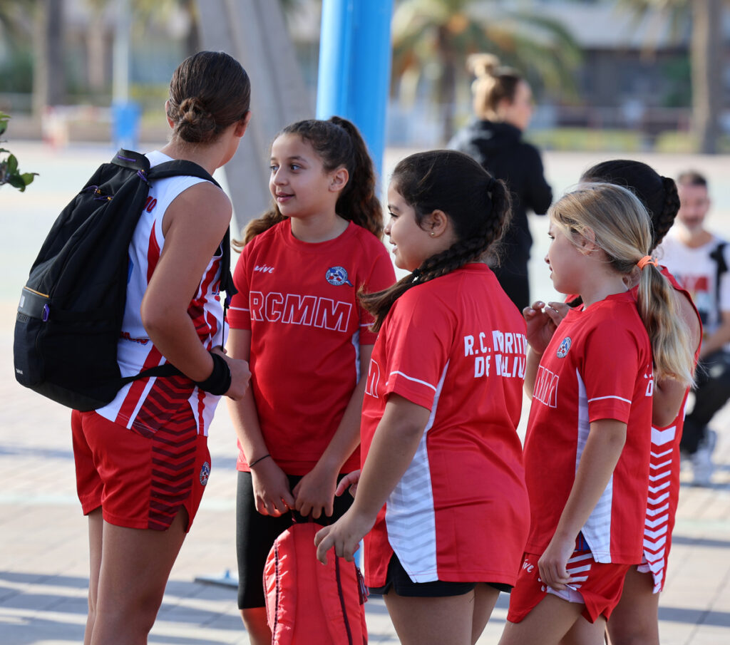 Jugadoras del torneo 3x3 RCMM conversando en el evento