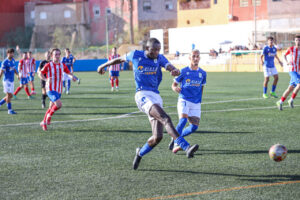 Jugadores de la U.D. Melilla B en un partido de fútbol
