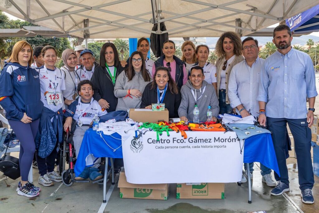 Grupo de personas en la V Carrera Solidaria Ruta 091 en Melilla