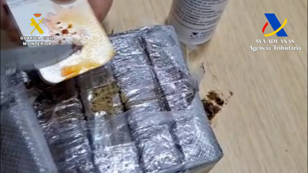 Paquetes de hachís incautados por la Guardia Civil en Melilla