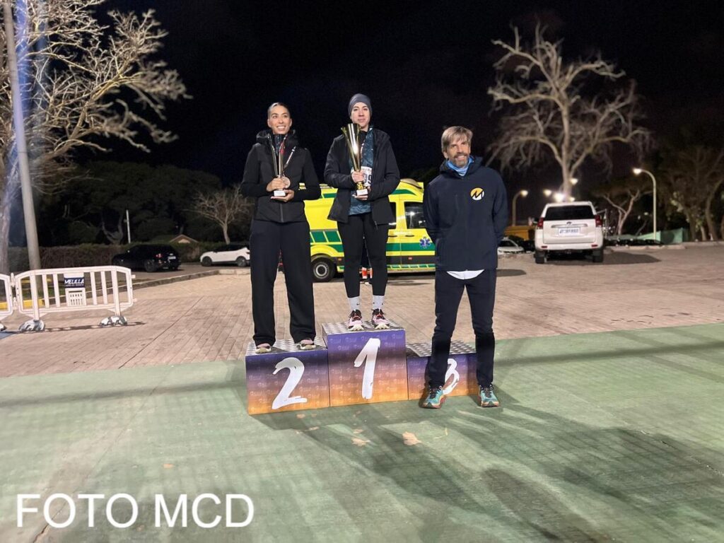 Ganadores de la I Carrera por Montaña Nocturna de Melilla en el podio