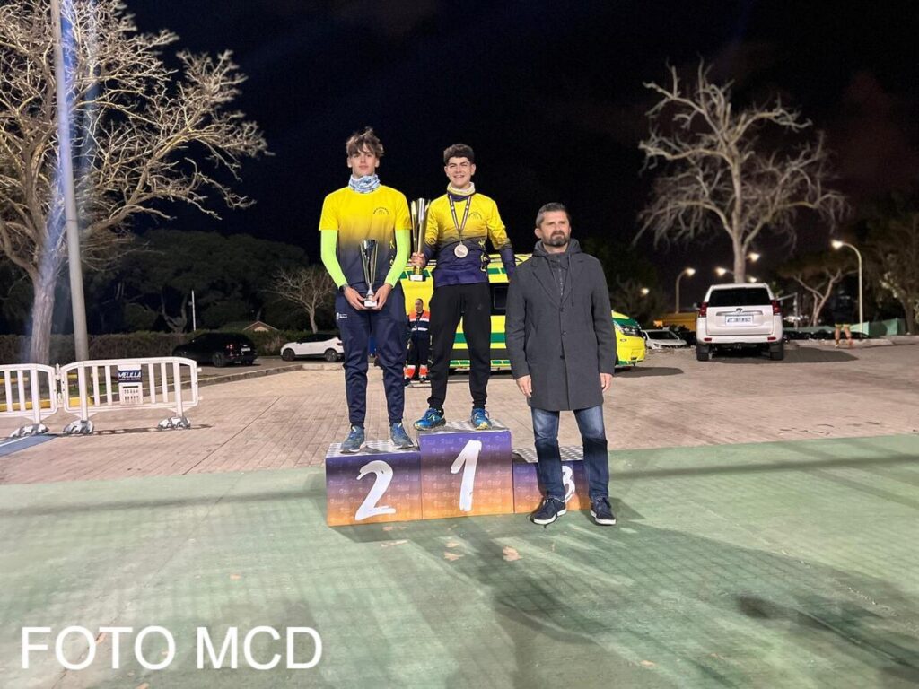 Ganadores de la I Carrera por Montaña Nocturna de Melilla en el podio