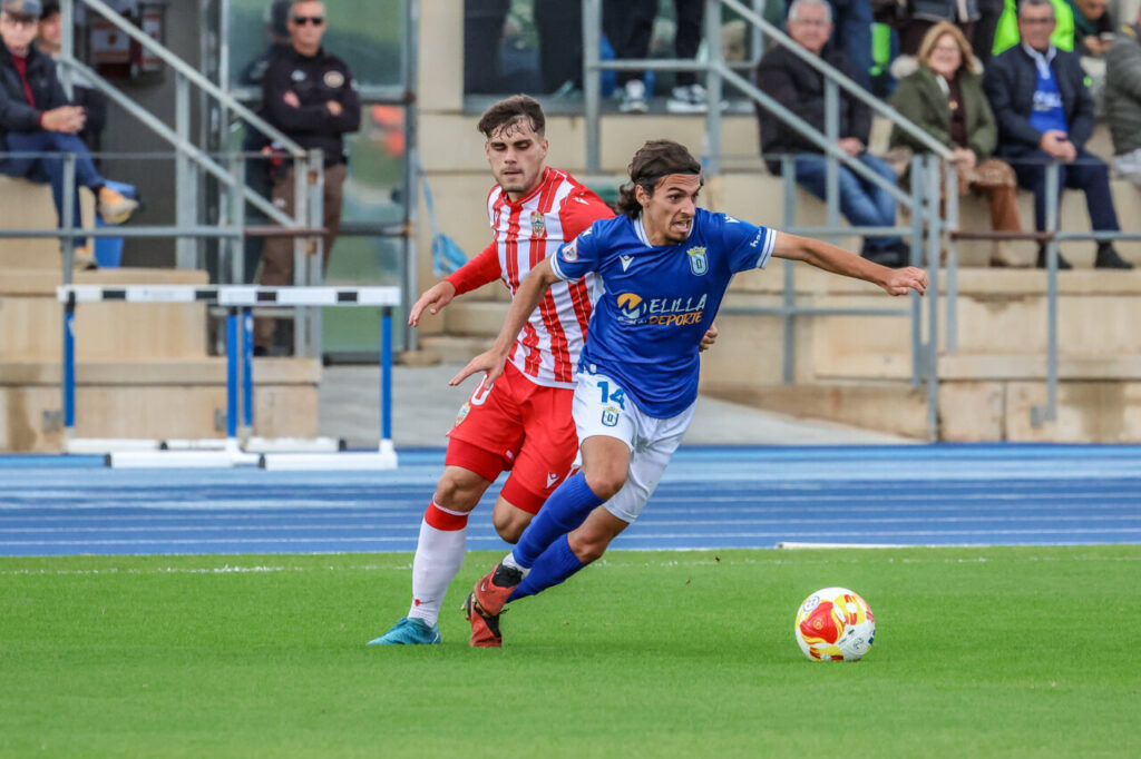 Jugadores de la U.D. Melilla en un partido contra el filial de Almería