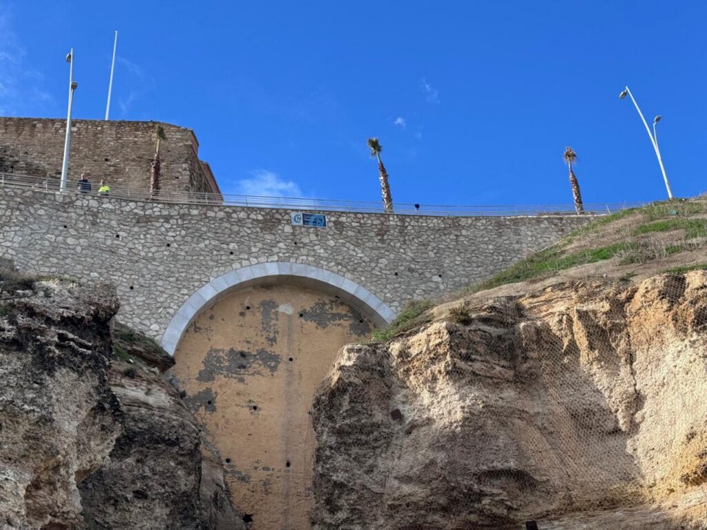 Vista de la Carretera de la Alcazaba en Melilla tras remodelación