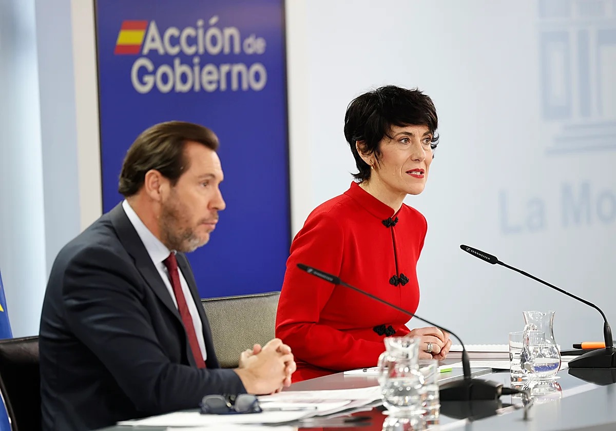 Ministros discutiendo sobre las ayudas al transporte público en España