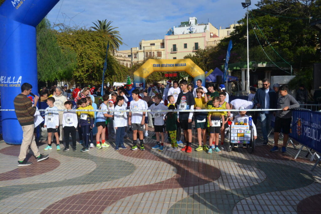 Niños listos para participar en la carrera San Silvestre en Melilla