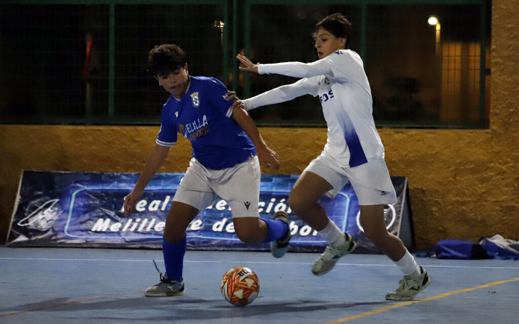 Jugadores de fútbol sala compitiendo en la Copa Federación