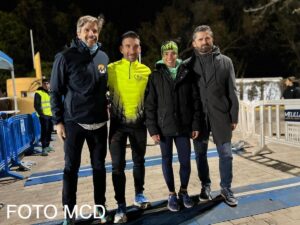 Participantes de la I Carrera por Montaña Nocturna de Melilla posando juntos