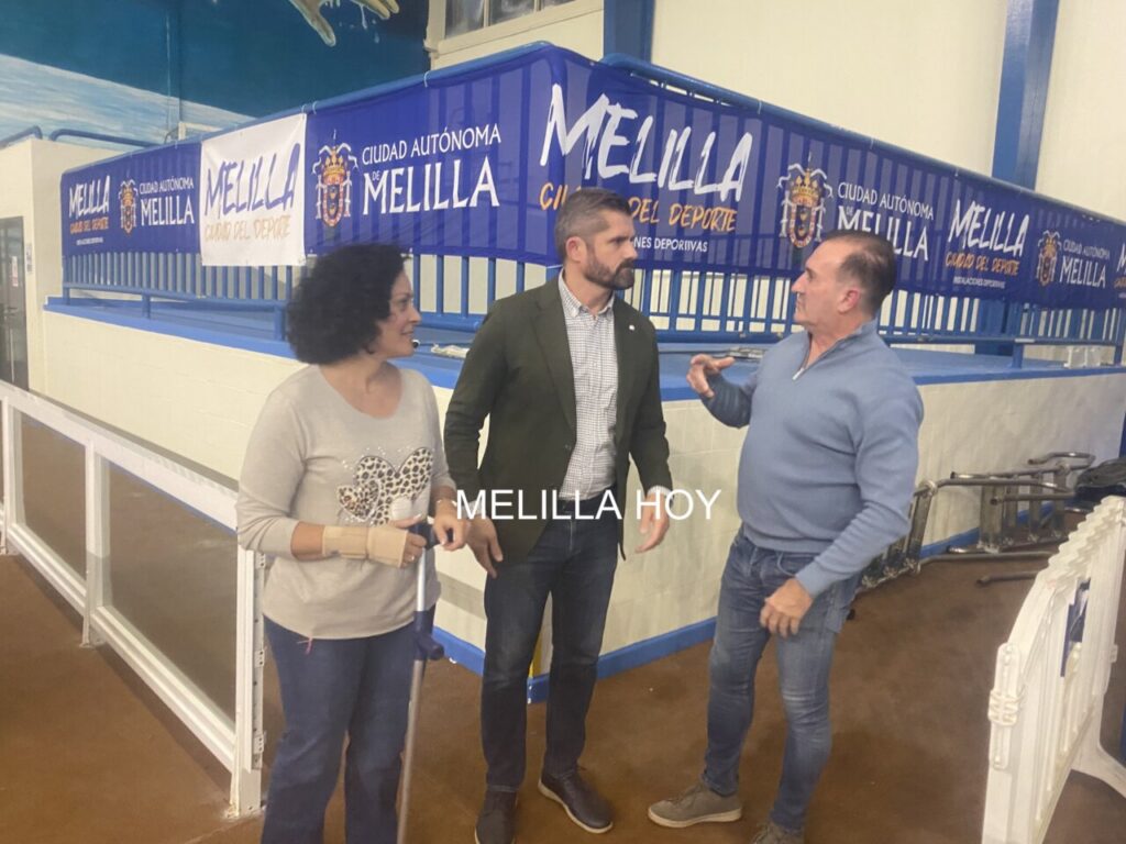 Sonia Urbaneja y otros en el Trofeo de Navidad de Natación en Melilla