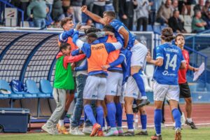 Jugadores de la U.D. Melilla celebrando un gol en el estadio