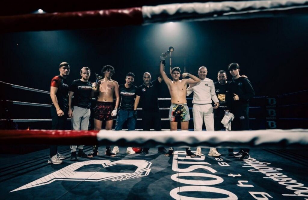 Equipo del Club Olympic Center Melilla en un evento de kick-boxing