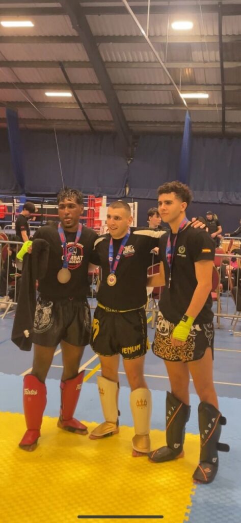 Tres competidores del Club Olympic Center Melilla con medallas en un torneo de kickboxing