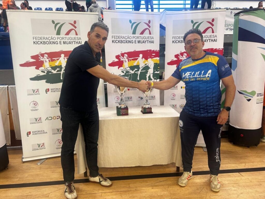 Representantes del Club Olympic Center Melilla en un evento de kickboxing