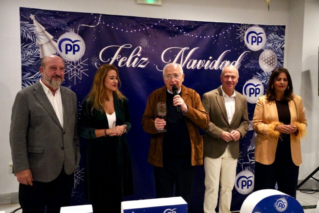 Miembros del PP en la copa de Navidad en Melilla