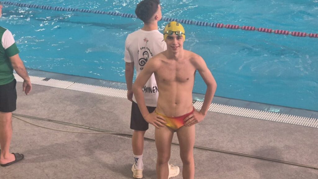 Rubén Román Muñoz en la piscina durante una competición de natación