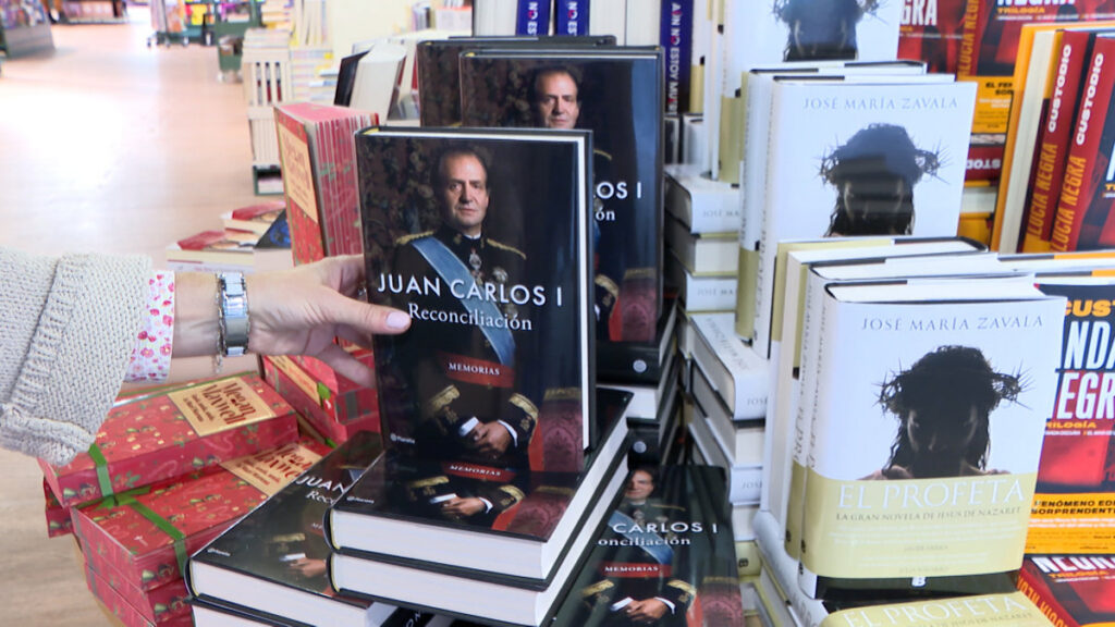 Libro de memorias de Juan Carlos I en una librería española