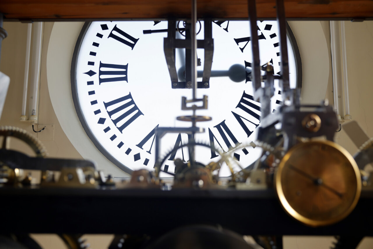 Mecanismo del reloj de la Puerta del Sol en Madrid durante su reparación