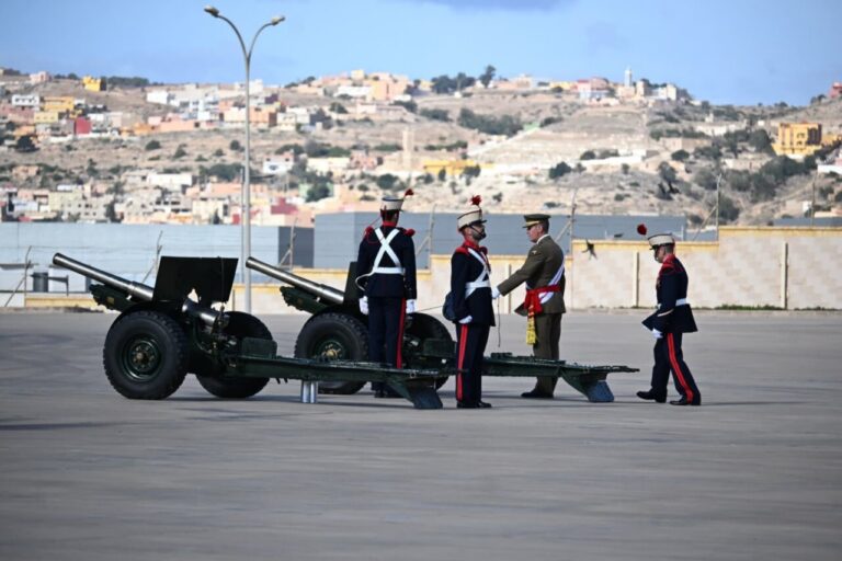 Parada militar en la Base Alfonso XIII de Melilla durante la festividad de Santa Bárbara.