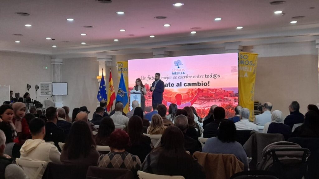 Acto de Somos Melilla en el Hotel Melilla Puerto con miembros del partido.