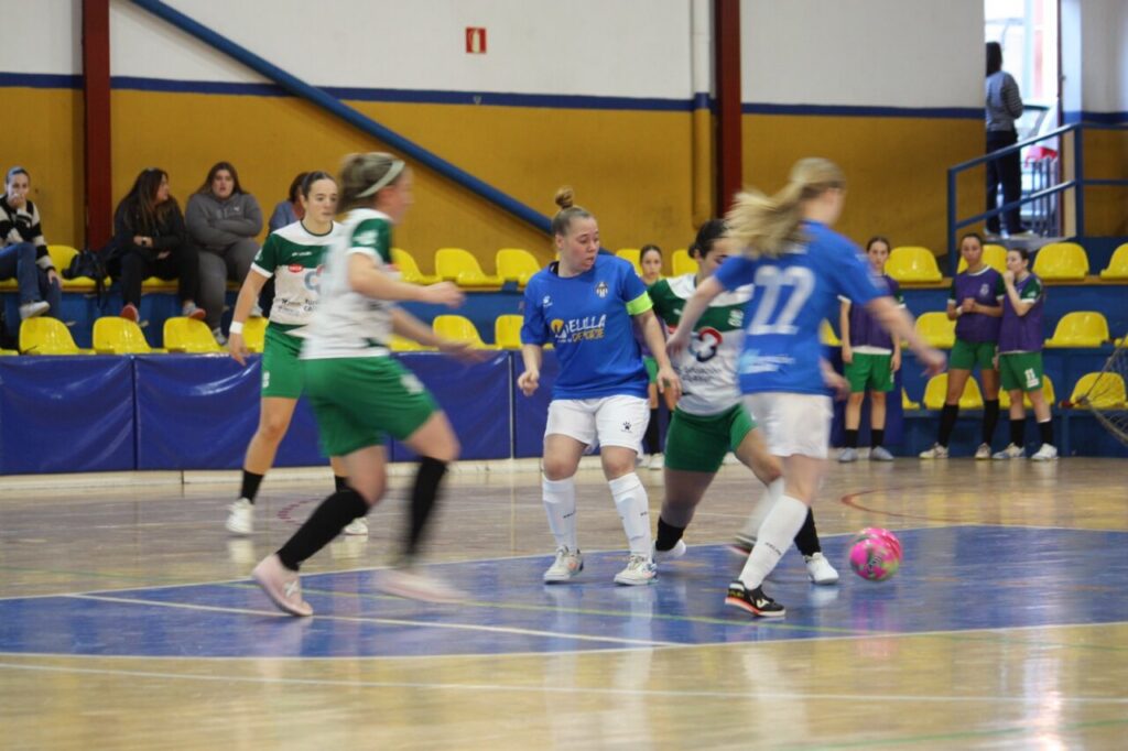 Jugadoras del Melilla Torreblanca C.F. en un partido de fútbol sala