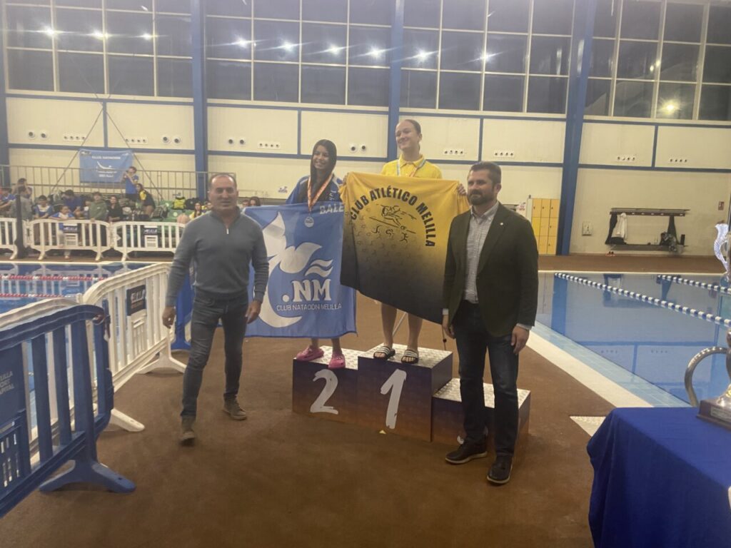 Entrega de trofeos en el XIX Trofeo Ciudad de Melilla de natación
