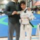 Adam con medalla y diploma tras campeonato de taekwondo en La Nucía