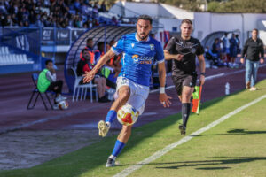 Álvaro Comenge, Alvarito, jugando en un partido de fútbol con la U.D. Melilla