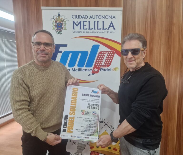 Antonio García y el presidente de la FMLP sosteniendo un cartel del torneo
