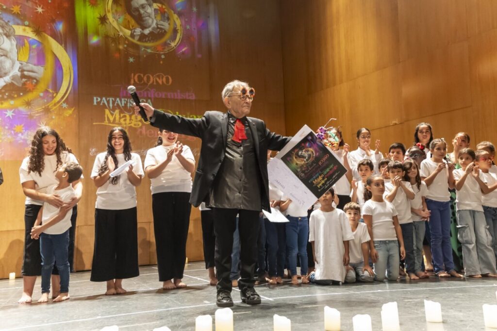 Fernando Arrabal en un emotivo homenaje en Melilla