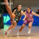 Jugadoras de baloncesto compitiendo en un partido entre Unicaja y Melilla.