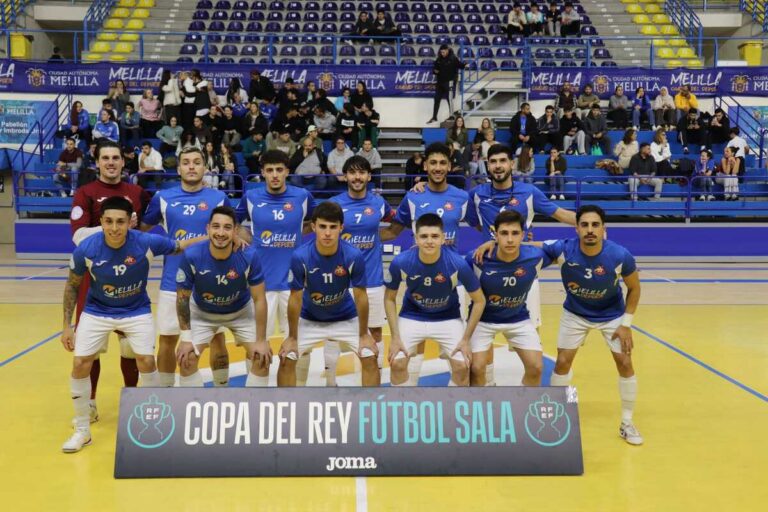 Equipo de fútbol sala C.D. Melistar posando en la Copa del Rey